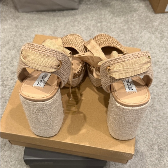 Steve Madden Tan and Cream Woven Platform Sandals - Picture 5 of 6